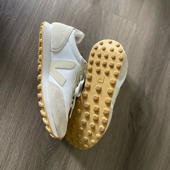 Veja White and Cream Women's Sneakers - Picture 9 of 12